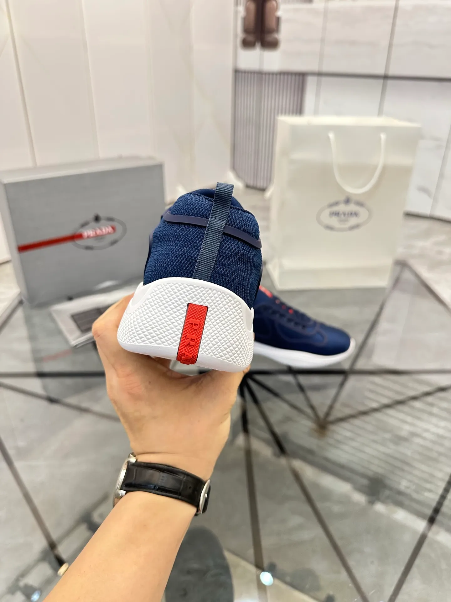 Men's shoes for sale💰: 💰P460¥ High-end top quality Product trademark: Prada * "Prada*" low-top casual shoes Regular size: 38-45 (can be customized to 46) Product materials: imported breathable fly knit upper, breathable lining, cowhide foot pads, original air cushion outsole. No.: 001
